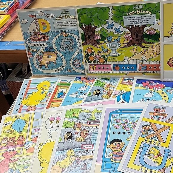 1991 Sesame Street Light and Learn letter & number game with magic wand 18 sheet - Picture 3 of 16